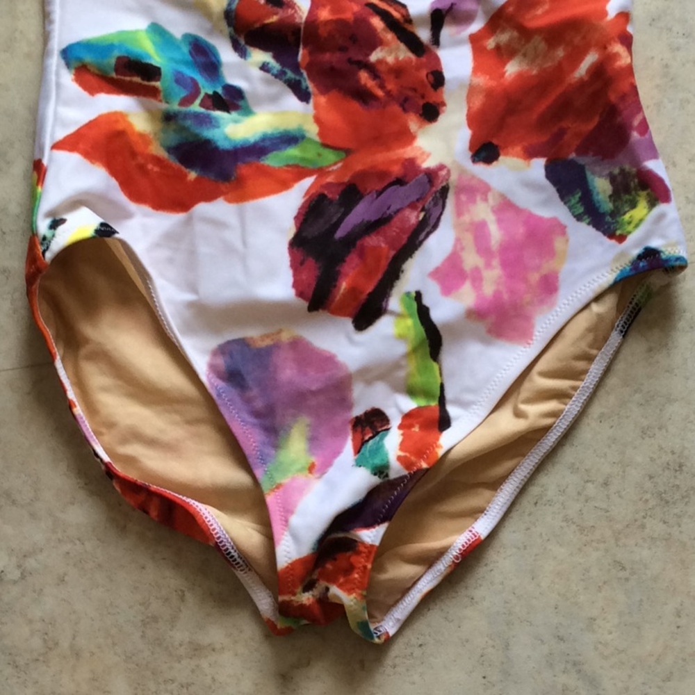 Gorgeous Gottex One Piece Swimsuit - Picture 8 of 8